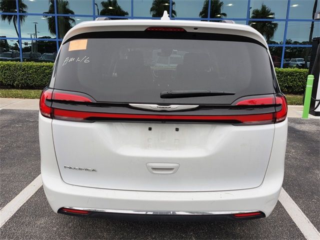 2022 Chrysler Pacifica Touring-L