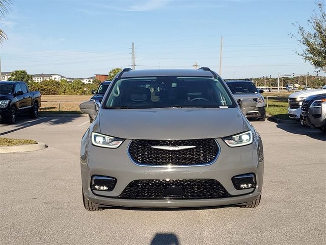 2022 Chrysler Pacifica Touring-L