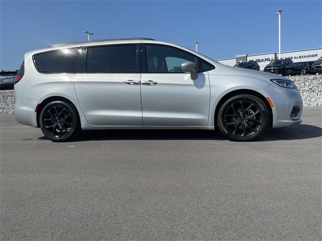 2022 Chrysler Pacifica Touring-L