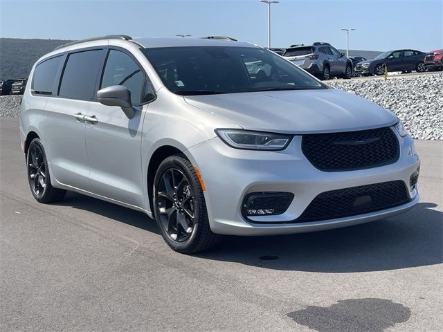 2022 Chrysler Pacifica Touring-L