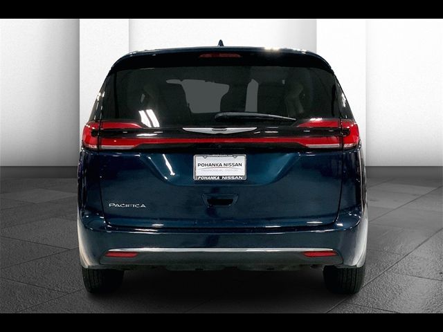 2022 Chrysler Pacifica Touring-L