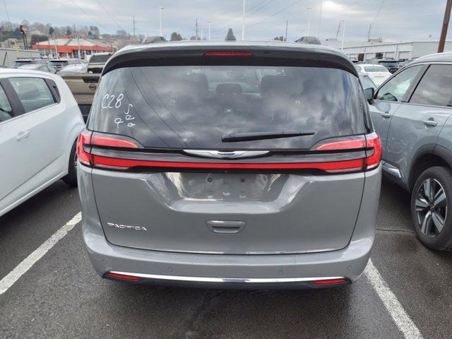 2022 Chrysler Pacifica Touring-L