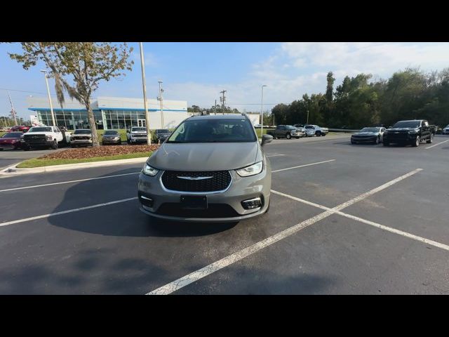 2022 Chrysler Pacifica Touring-L