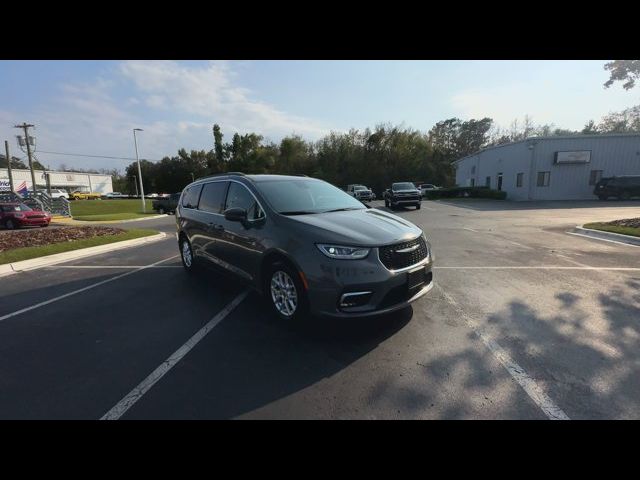 2022 Chrysler Pacifica Touring-L