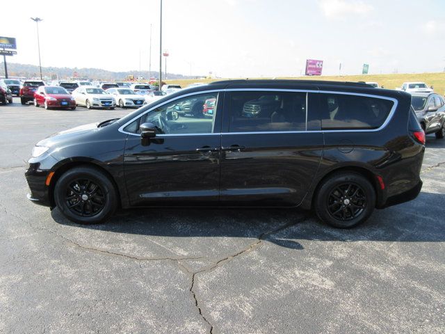 2022 Chrysler Pacifica Touring-L