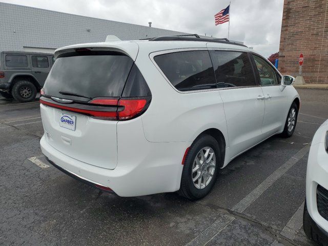 2022 Chrysler Pacifica Touring-L