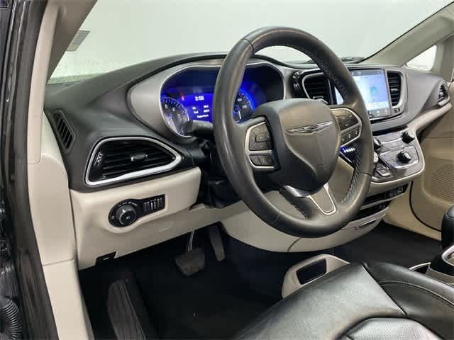 2022 Chrysler Pacifica Touring-L