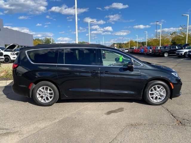 2022 Chrysler Pacifica Touring-L