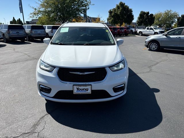 2022 Chrysler Pacifica Touring-L