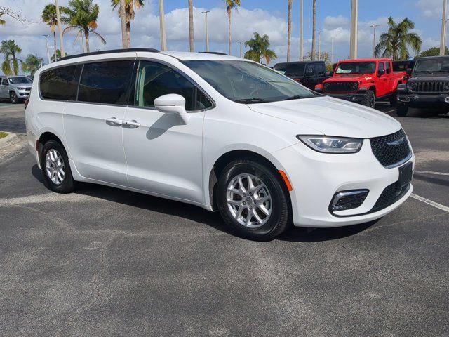 2022 Chrysler Pacifica Touring-L