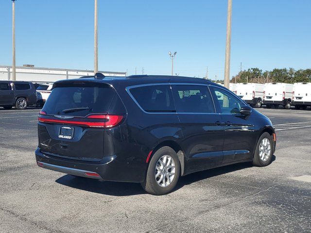 2022 Chrysler Pacifica Touring-L