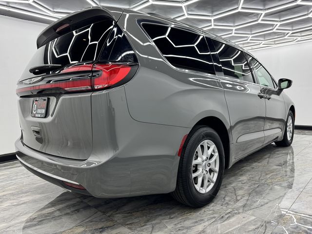 2022 Chrysler Pacifica Touring-L