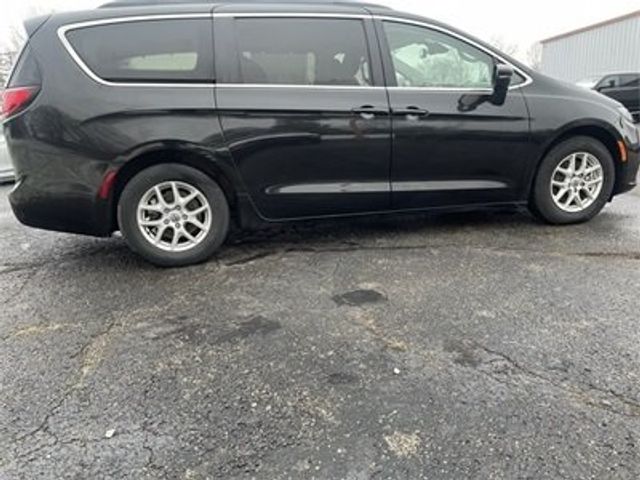 2022 Chrysler Pacifica Touring-L