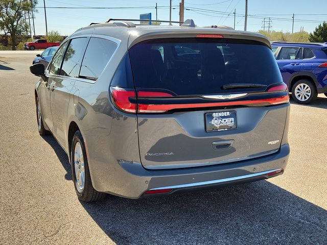 2022 Chrysler Pacifica Touring-L