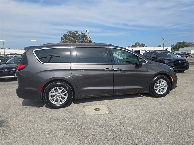 2022 Chrysler Pacifica Touring-L