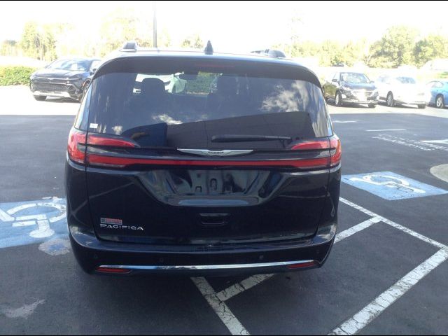 2022 Chrysler Pacifica Touring-L