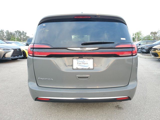 2022 Chrysler Pacifica Touring-L