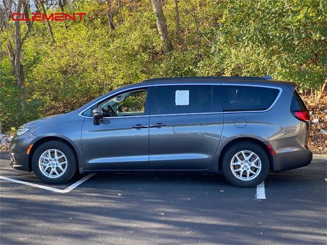 2022 Chrysler Pacifica Touring-L