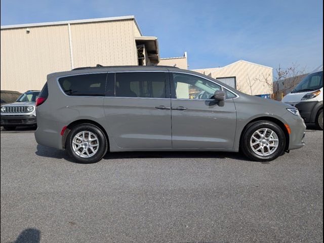 2022 Chrysler Pacifica Touring-L