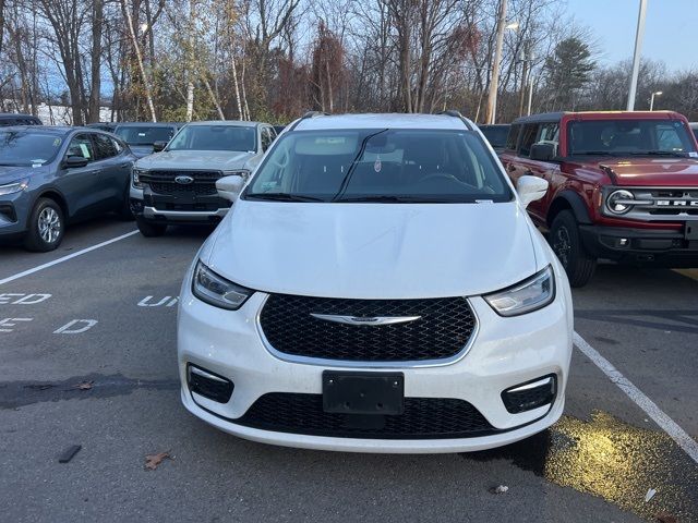 2022 Chrysler Pacifica Touring-L