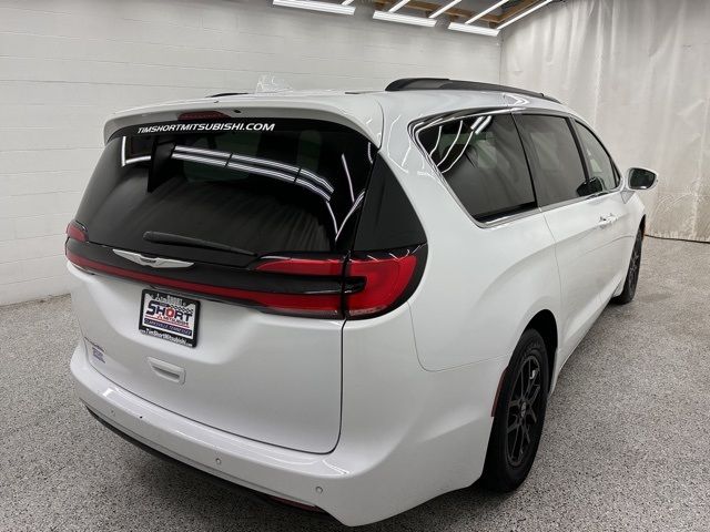 2022 Chrysler Pacifica Touring-L