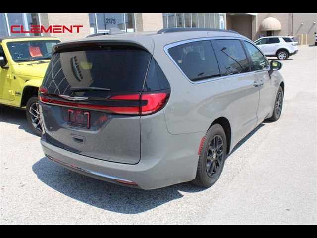 2022 Chrysler Pacifica Touring-L