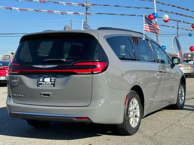 2022 Chrysler Pacifica Touring-L