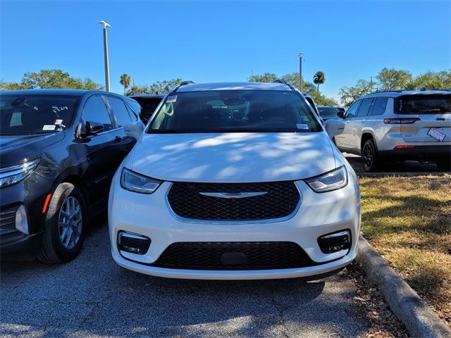 2022 Chrysler Pacifica Touring-L