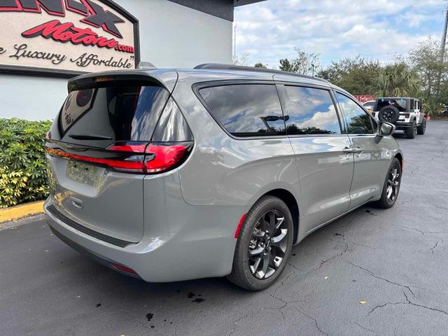 2022 Chrysler Pacifica Touring-L