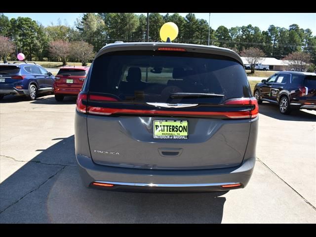 2022 Chrysler Pacifica Touring-L