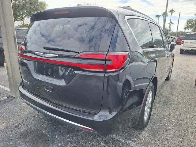 2022 Chrysler Pacifica Touring-L