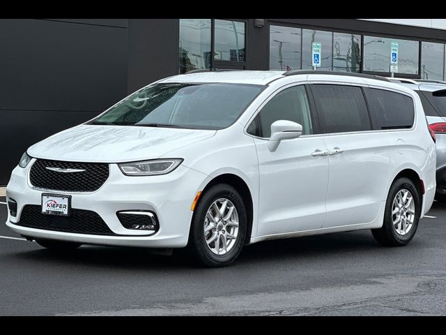 2022 Chrysler Pacifica Touring-L