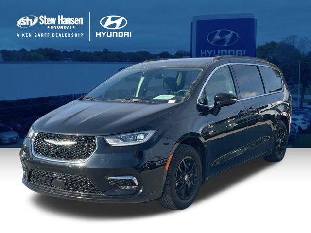 2022 Chrysler Pacifica Touring-L