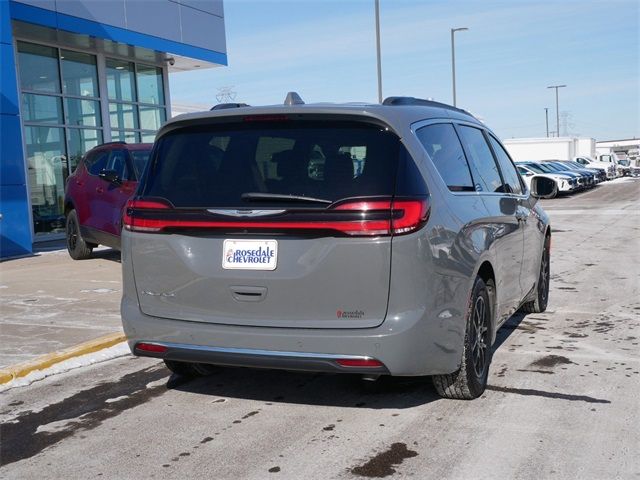 2022 Chrysler Pacifica Touring-L