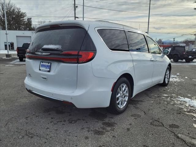 2022 Chrysler Pacifica Touring-L