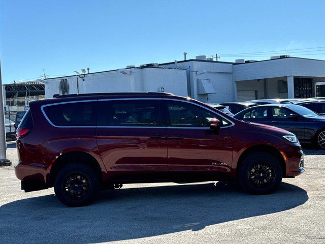 2022 Chrysler Pacifica Touring-L