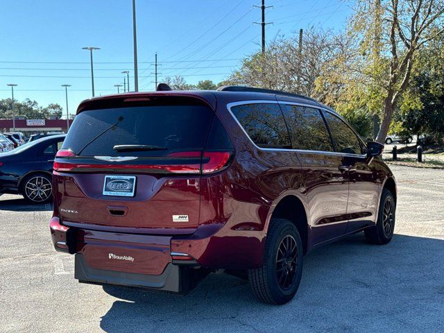 2022 Chrysler Pacifica Touring-L