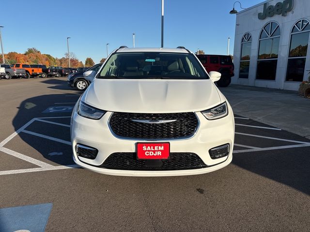 2022 Chrysler Pacifica Touring-L