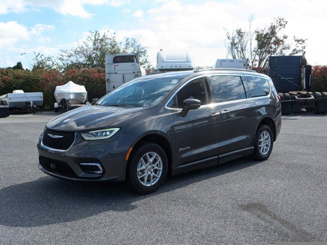 2022 Chrysler Pacifica Touring-L