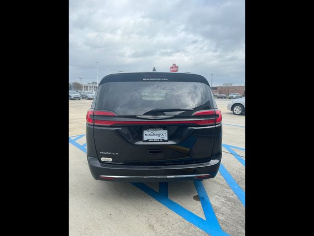 2022 Chrysler Pacifica Touring-L