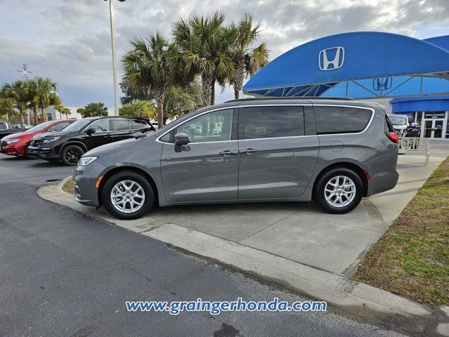 2022 Chrysler Pacifica Touring-L