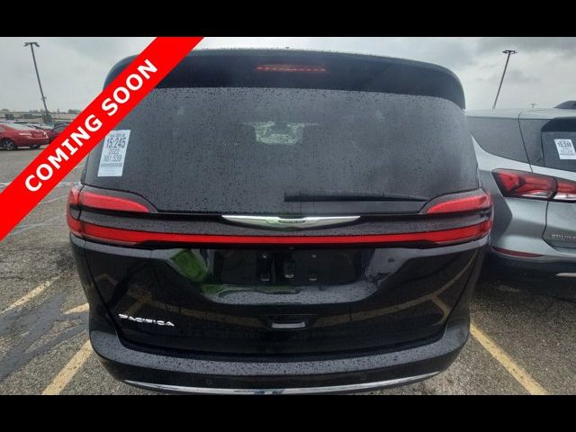 2022 Chrysler Pacifica Touring-L