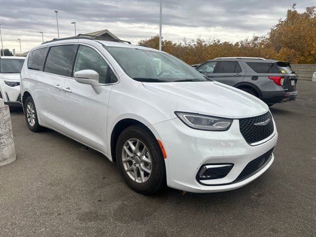 2022 Chrysler Pacifica Touring-L