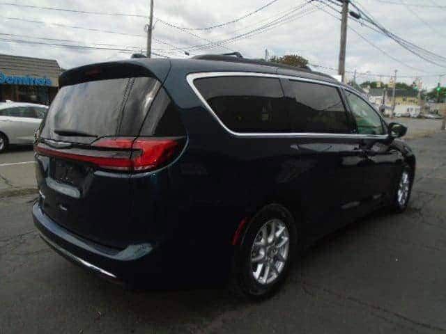 2022 Chrysler Pacifica Touring-L