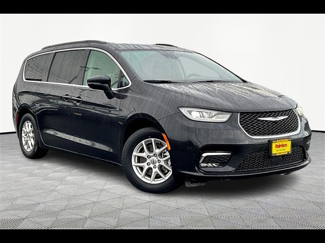 2022 Chrysler Pacifica Touring-L