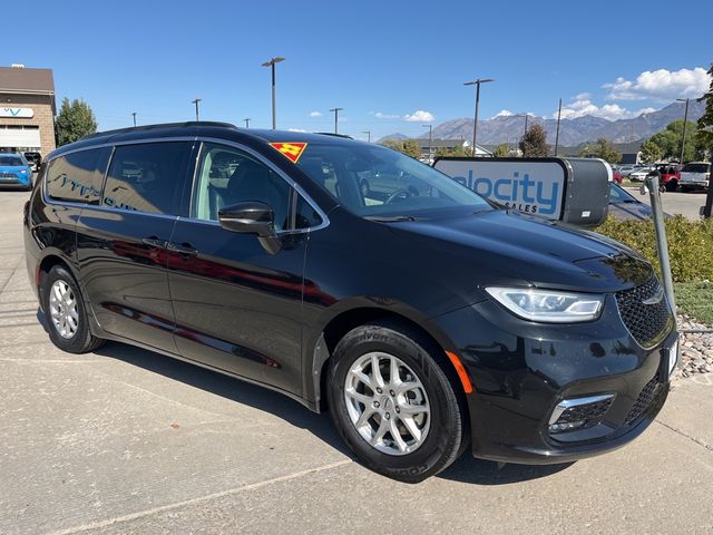 2022 Chrysler Pacifica Touring-L