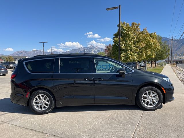 2022 Chrysler Pacifica Touring-L