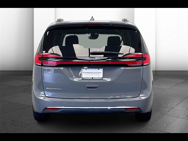 2022 Chrysler Pacifica Touring-L