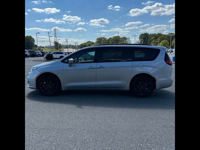 2022 Chrysler Pacifica Touring-L