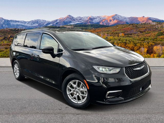 2022 Chrysler Pacifica Touring-L